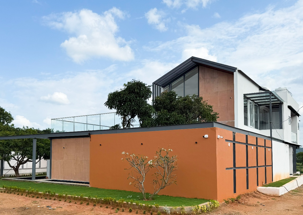 Mystic Red Apple Farm Villa